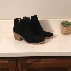 Black Hinge Booties EUC